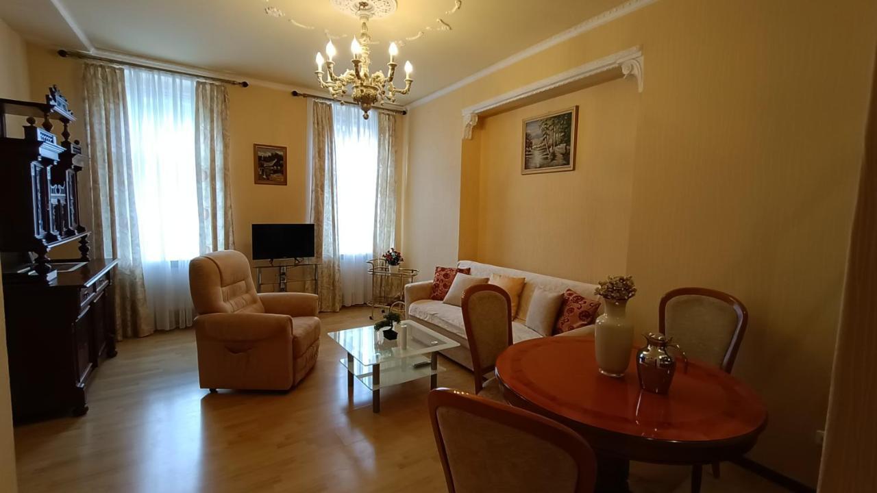 Apartments Stubsi With Colonnade View Карлови Вари Екстериор снимка