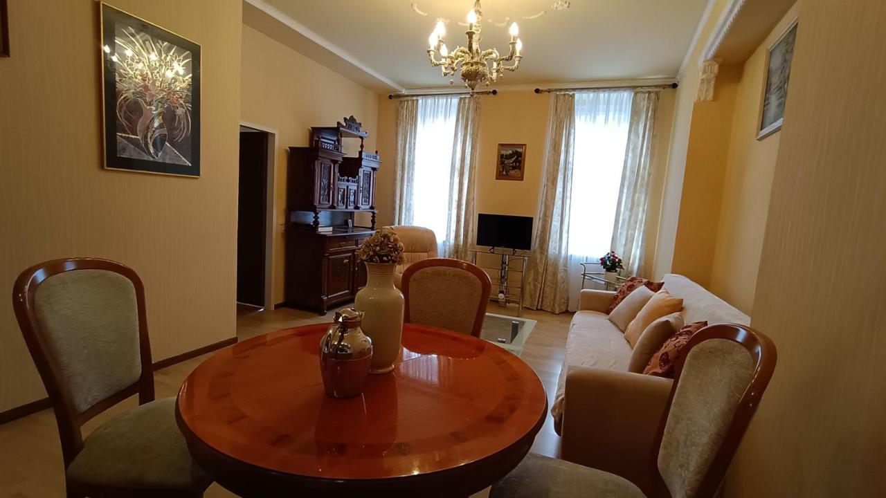 Apartments Stubsi With Colonnade View Карлови Вари Екстериор снимка