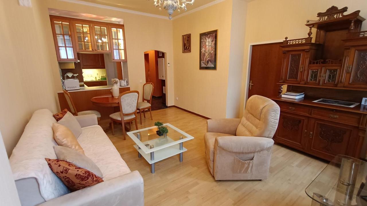 Apartments Stubsi With Colonnade View Карлови Вари Екстериор снимка