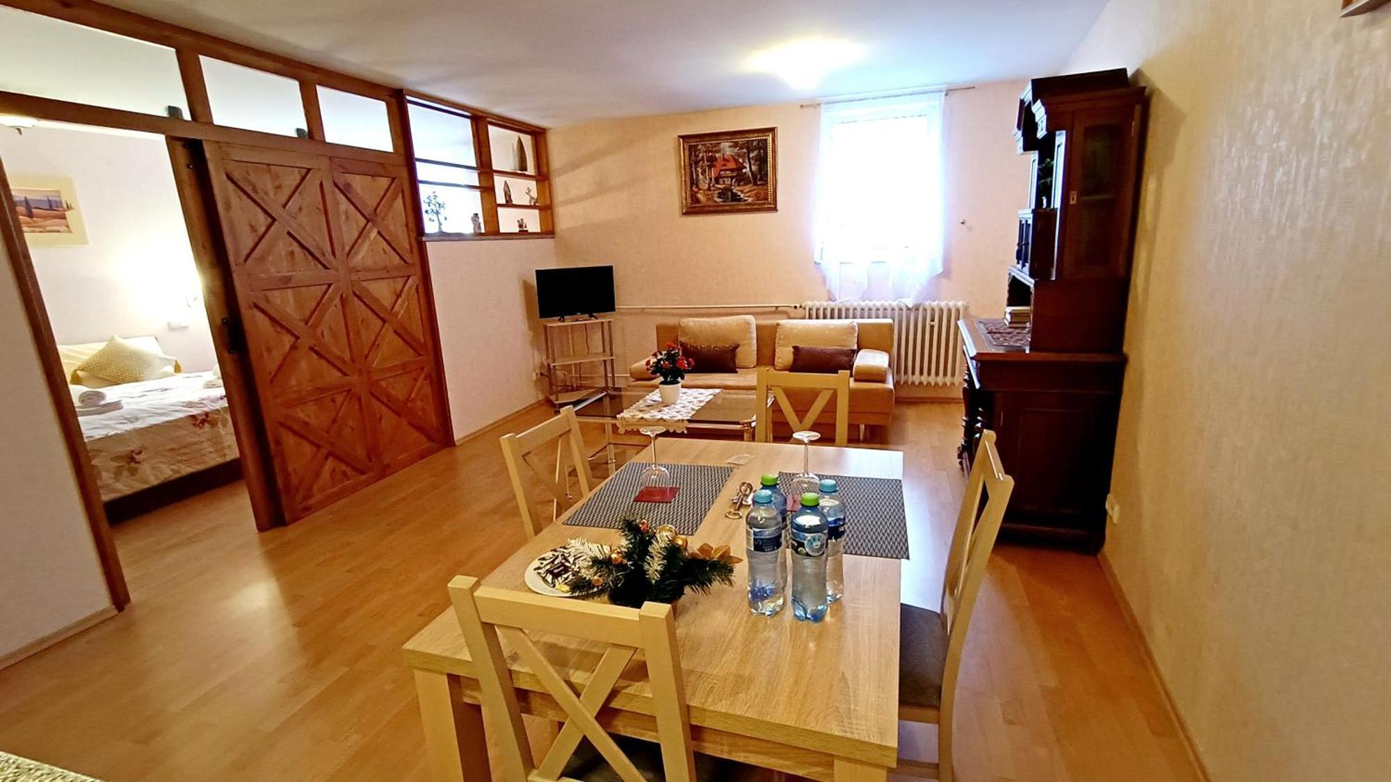 Apartments Stubsi With Colonnade View Карлови Вари Екстериор снимка